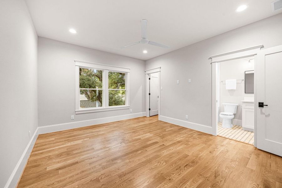 Private ensuite secondary bedroom Private ensuite secondary bedroom