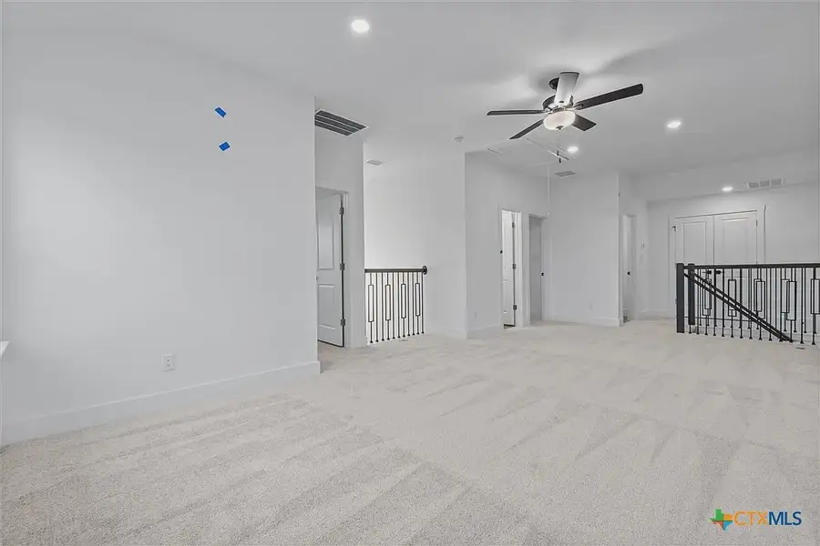Spacious, unfurnished interior of a new home in Levy Crossing, Killeen (Image 11).
