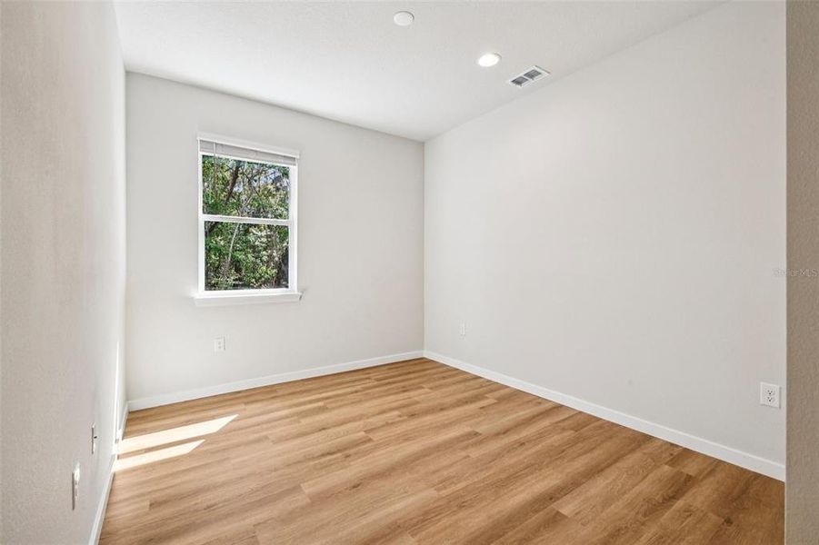 Spacious, unfurnished interior of a new home in , Deland (Image 16).