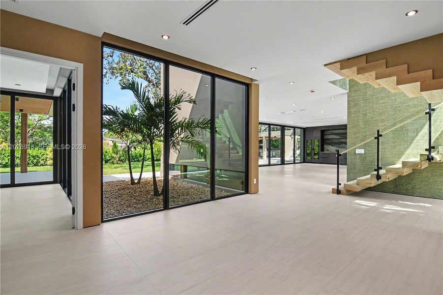 Community amenities in , Pinecrest (Image 24).