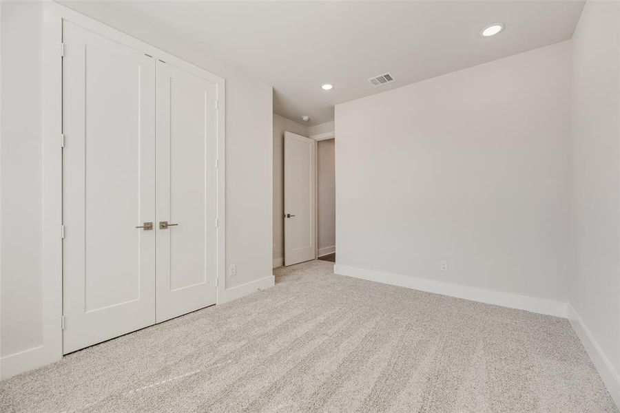 Spacious, unfurnished interior of a new home in Collin Creek, Plano (Image 13).