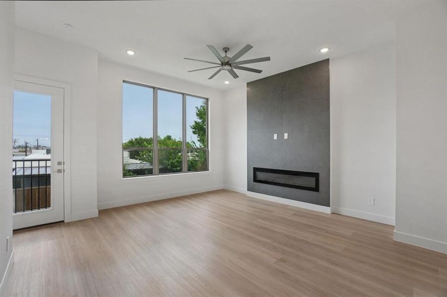 Spacious, unfurnished interior of a new home in , Farmers Branch (Image 35).