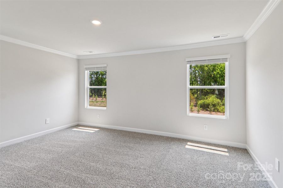 Spacious, unfurnished interior of a new home in Galloway Ridge, Charlotte (Image 9).