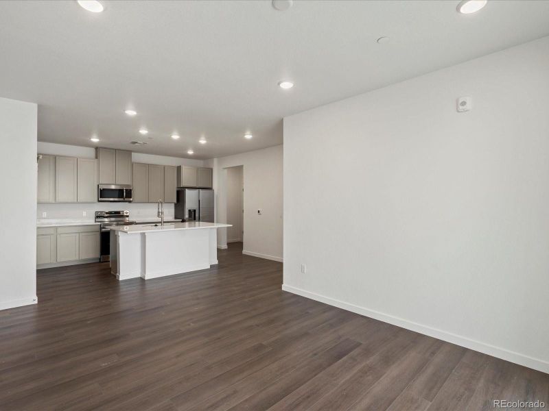 Spacious, unfurnished interior of a new home in Gateway Commons, Denver (Image 20).