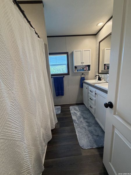 Furnished interior view inside a new home in , Seguin (Image 15).