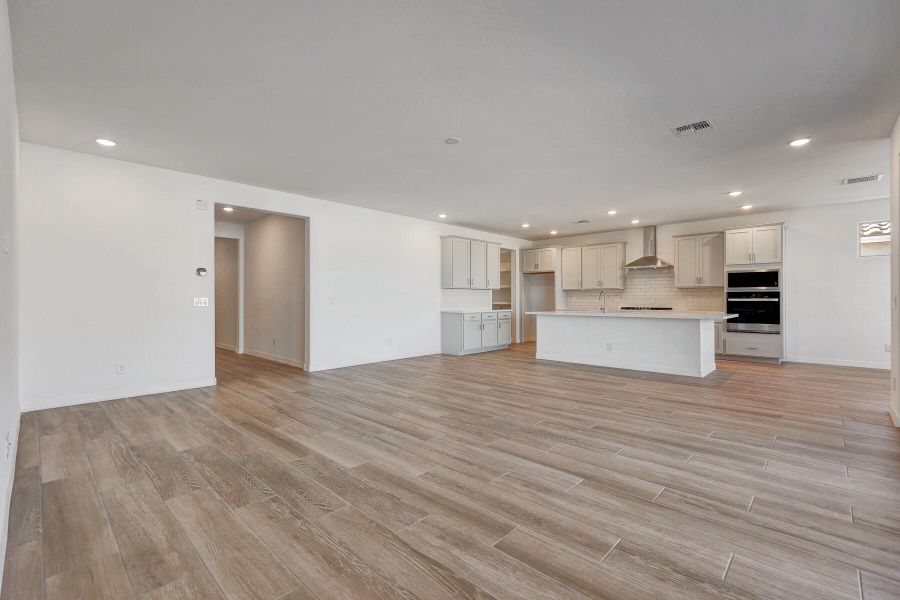 Spacious, unfurnished interior of a new home in Tierra Vistoso, Surprise (Image 7).