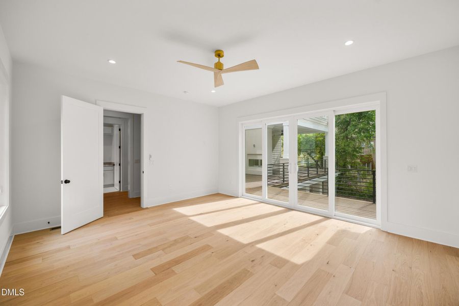 23 -2817 claremont rd, interior