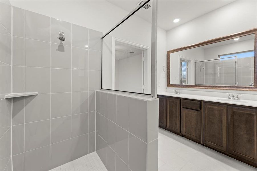 17. 2814 Livestock - Bath (3) 17. 2814 Livestock - Bath (3)