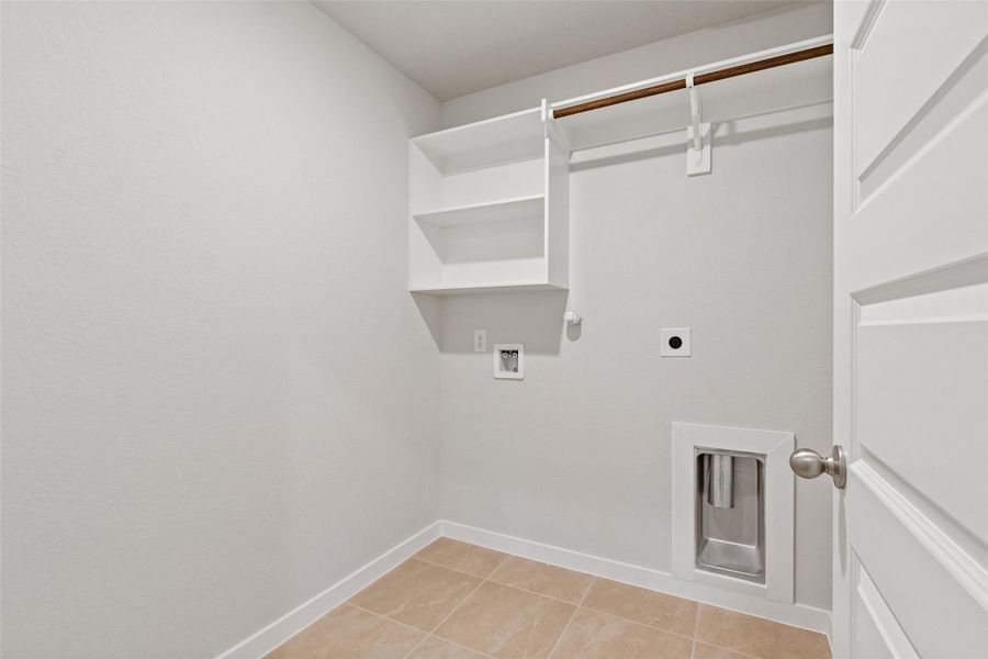 Spacious, unfurnished interior of a new home in Sunterra, Katy (Image 14). Spacious, unfurnished interior of a new home in Sunterra, Katy (Image 14).