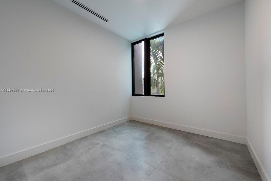 Spacious, unfurnished interior of a new home in , Pinecrest (Image 18).
