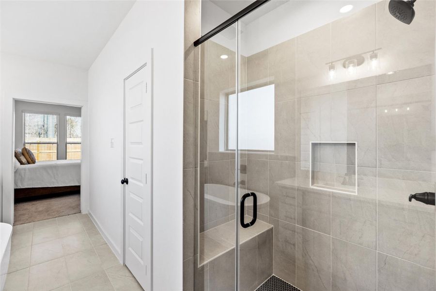 Furnished interior view inside a new home in Kendall Lakes, Alvin (Image 11).