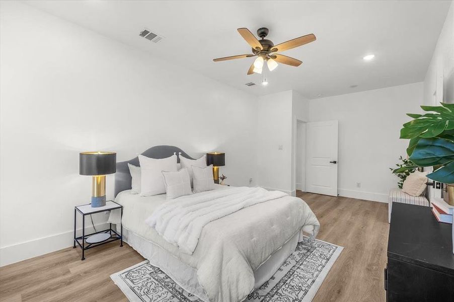 Furnished interior view inside a new home in , Fort Worth (Image 17). Furnished interior view inside a new home in , Fort Worth (Image 17).