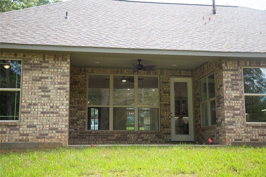 Covered back patio, 16x8...with tons of room for an outdoor kitchen