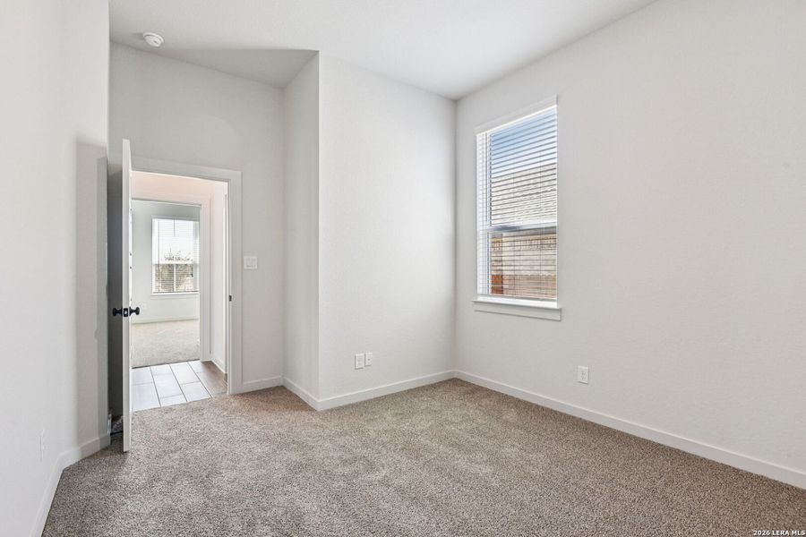 Spacious, unfurnished interior of a new home in Stream Waters, Seguin (Image 7).