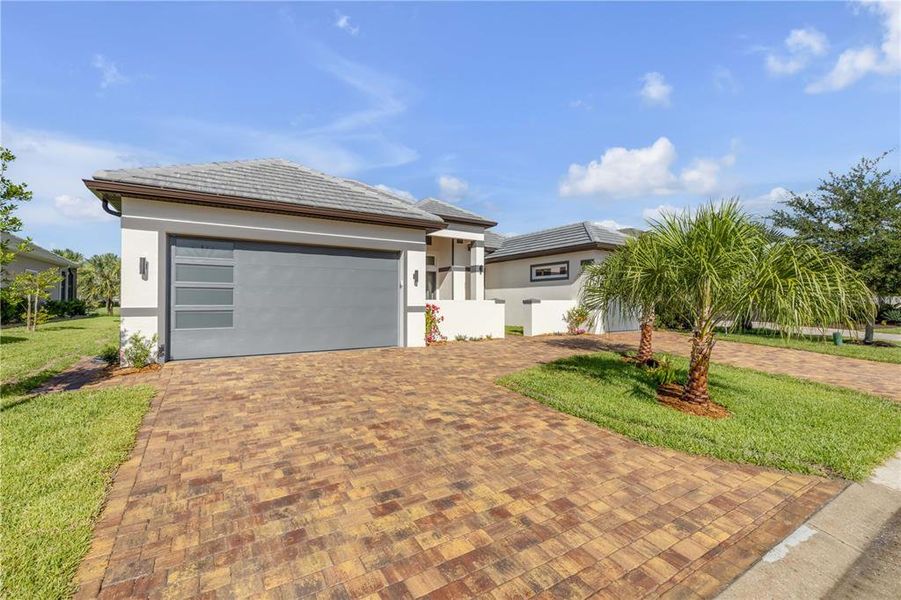 Exterior details and patio area of a home in , Palm Coast (Image 3).