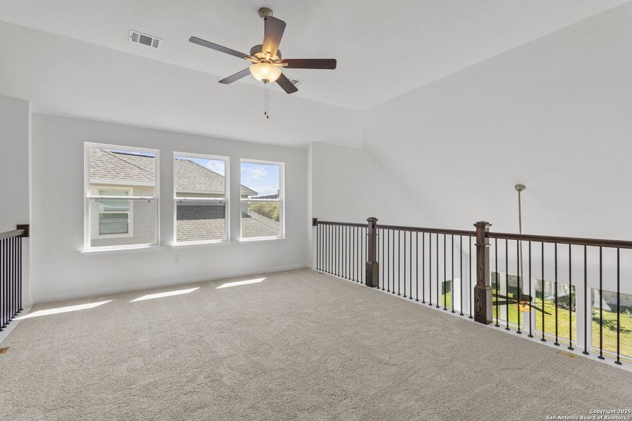 Spacious, unfurnished interior of a new home in Ladera 50', San Antonio (Image 26).