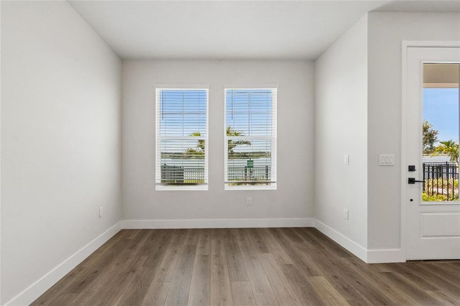 Spacious, unfurnished interior of a new home in , Sarasota (Image 19).