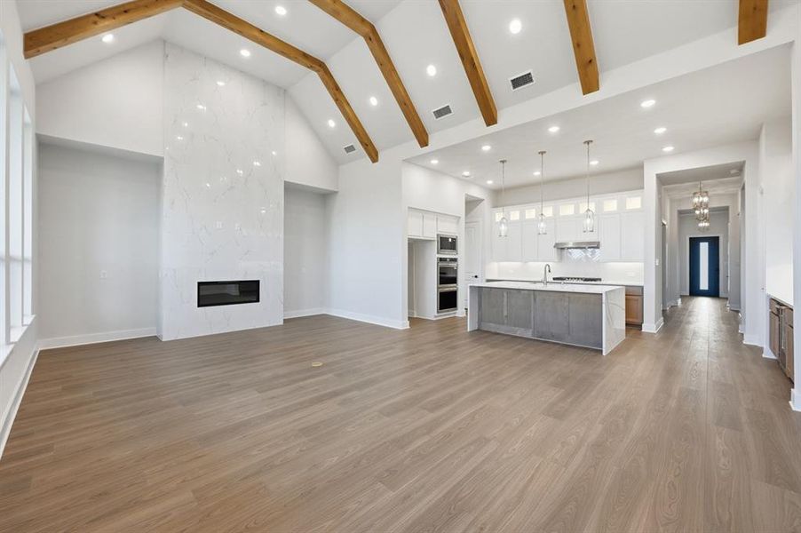 Spacious, unfurnished interior of a new home in Ridge Crossing, Waxahachie (Image 18).