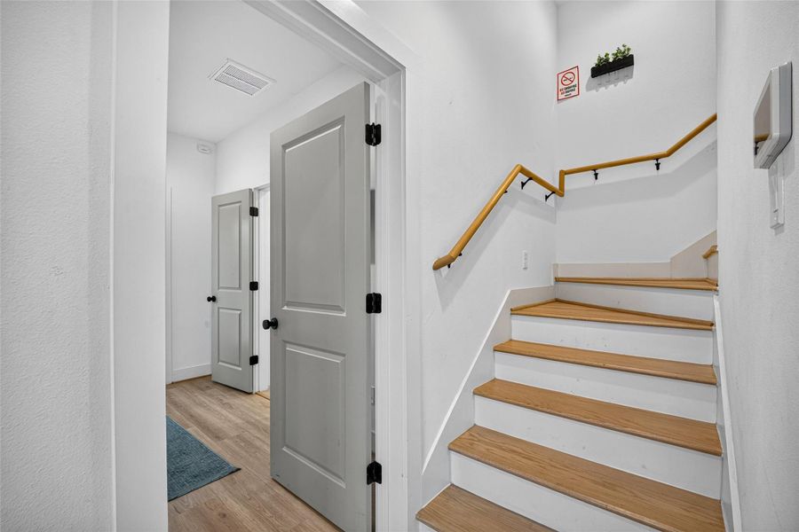 Spacious, unfurnished interior of a new home in , Houston (Image 24).