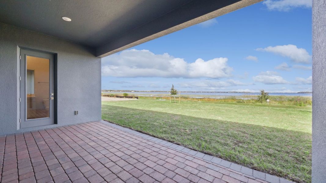 Representative exterior details of a home built from the Everett by D.R. Horton in Buena Lago, St. Cloud (Image 3).