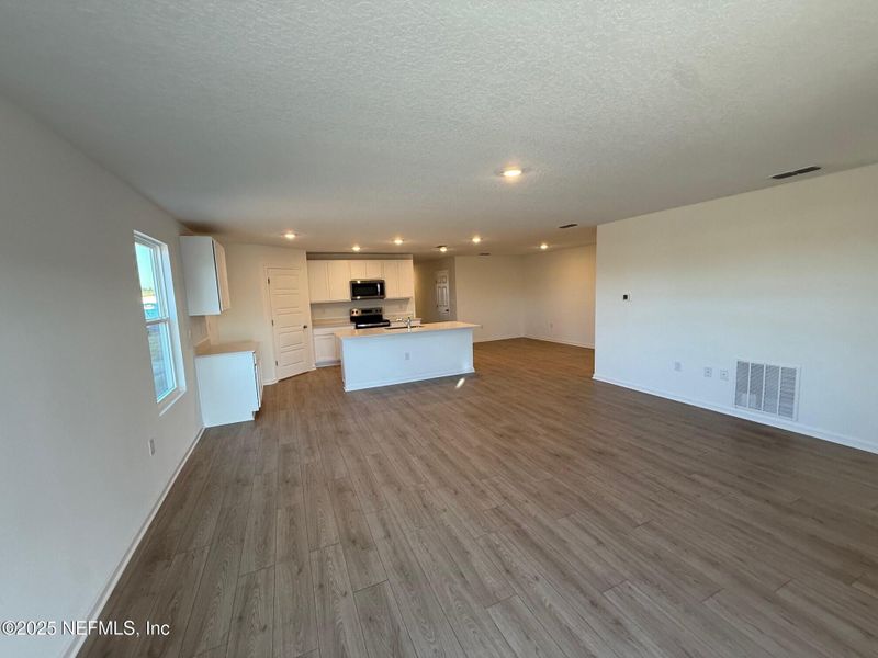Spacious, unfurnished interior of a new home in The Arbors, Jacksonville (Image 24).