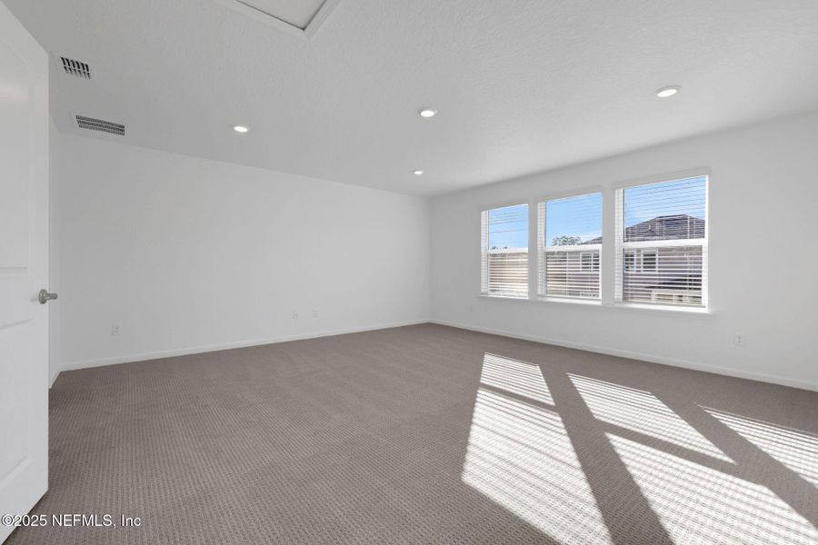 Spacious, unfurnished interior of a new home in Jennings Farm, Middleburg (Image 9). Spacious, unfurnished interior of a new home in Jennings Farm, Middleburg (Image 9).