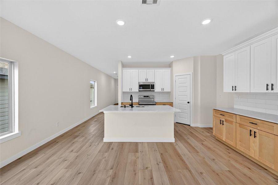 Furnished interior view inside a new home in Chapel Run, Montgomery (Image 8).
