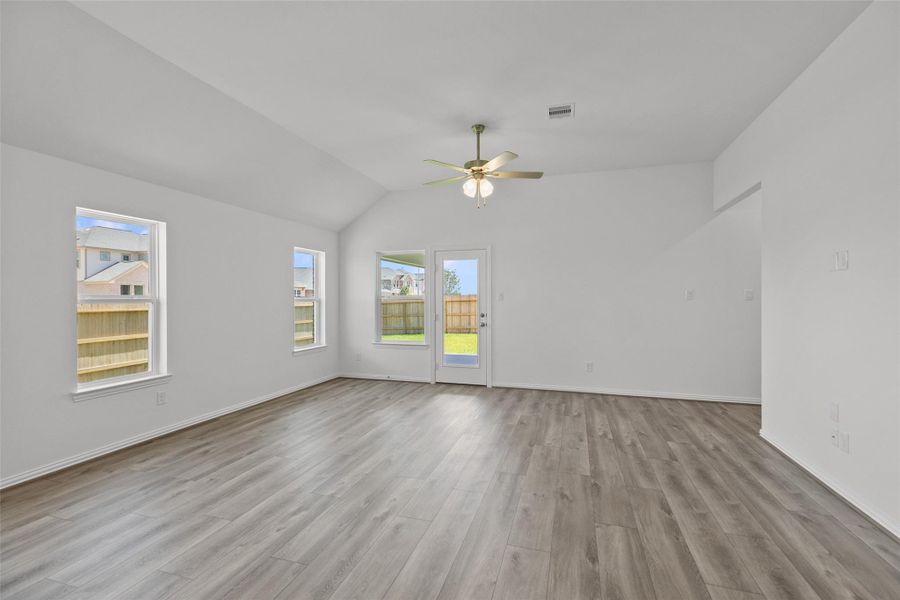 Spacious, unfurnished interior of a new home in Azalea, Katy (Image 30).