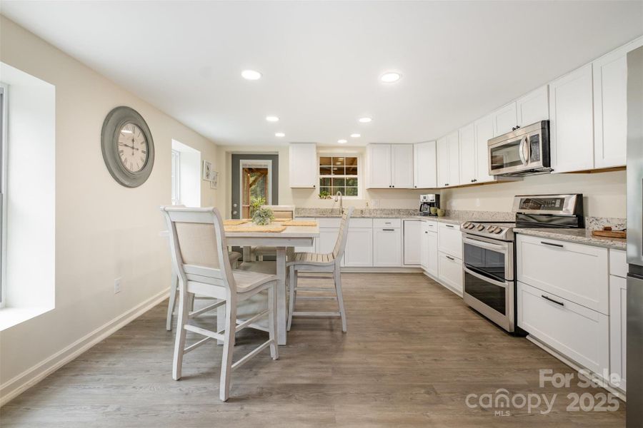 Lots of counter space and room for entertaining