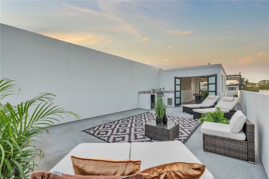 Exterior details and patio area of a home in , Pinellas Park (Image 20).