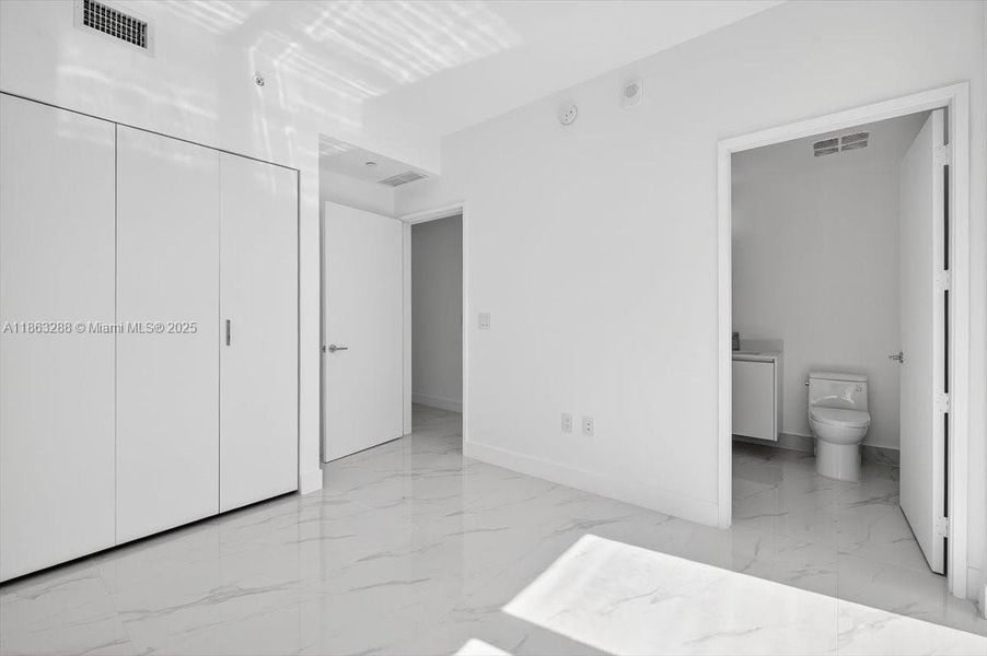 Spacious, unfurnished interior of a new home in , Miami (Image 18).