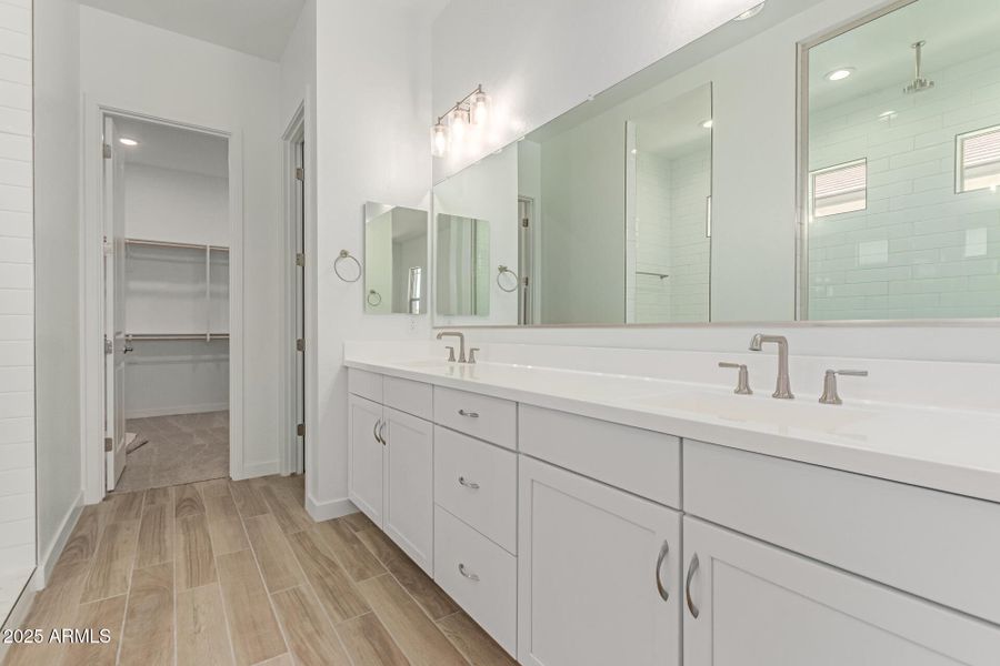 17 - Saddle 17 - Saddle