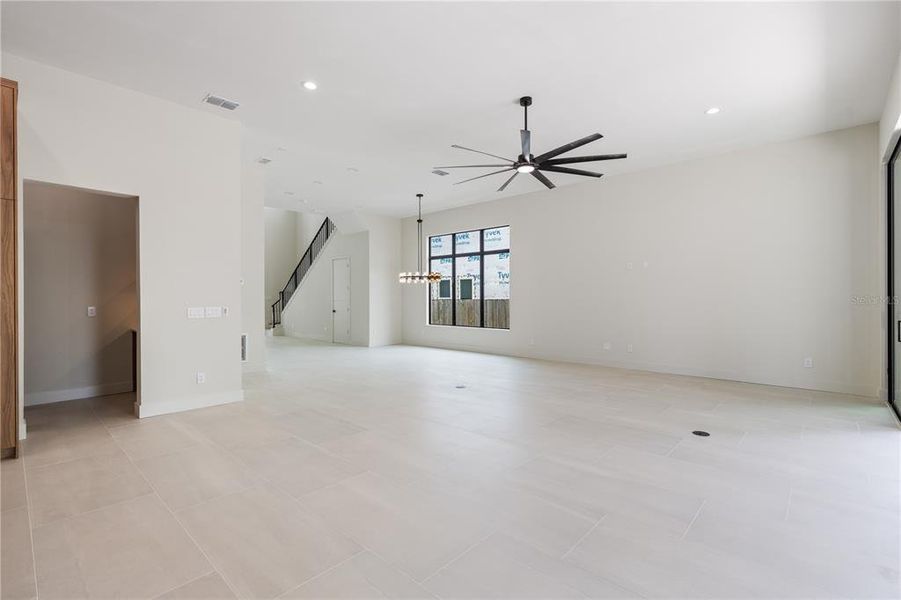 Spacious, unfurnished interior of a new home in , Orlando (Image 43).