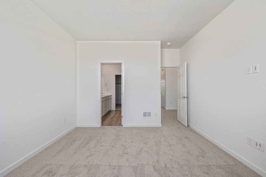 Spacious, unfurnished interior of a new home in Painted Prairie, Aurora (Image 18).