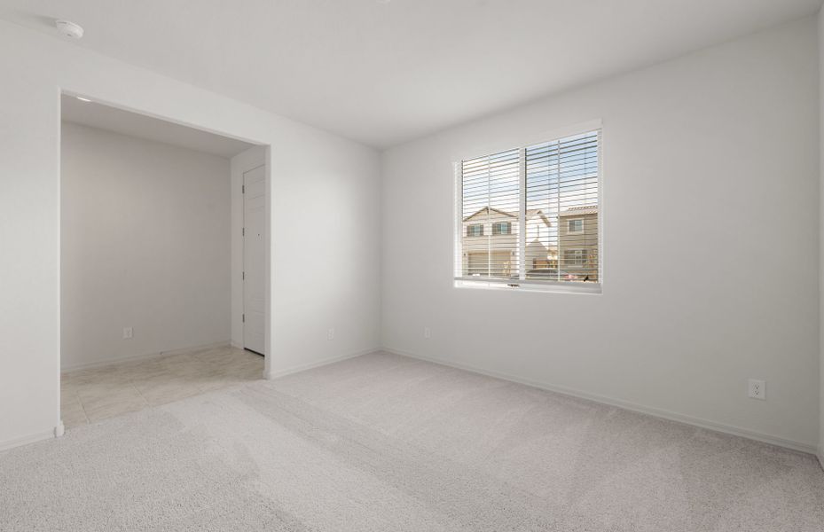 Spacious, unfurnished interior of a new home in Alamar, Avondale (Image 18).