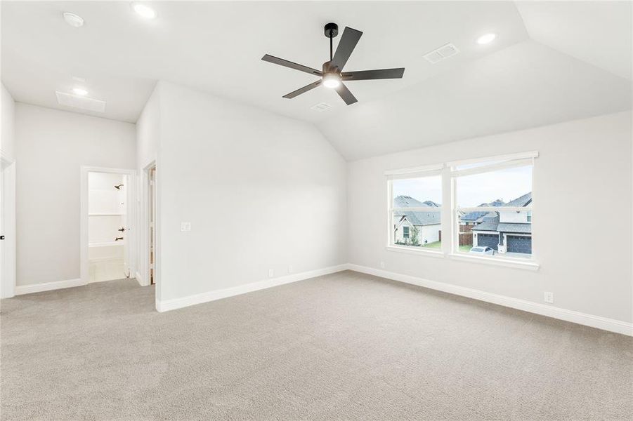 Spacious, unfurnished interior of a new home in Somerset Classic 70s & 80s, Mansfield (Image 28).