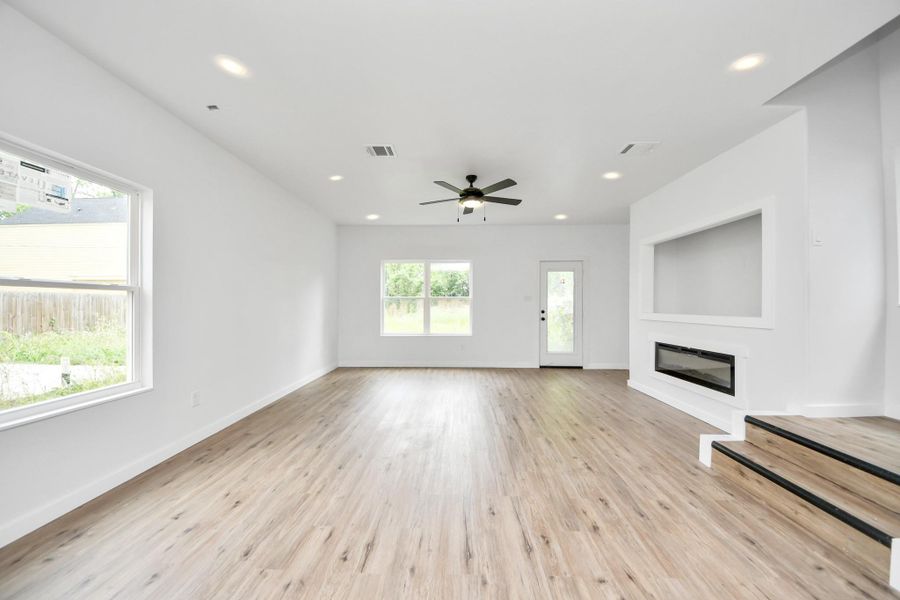 Spacious, unfurnished interior of a new home in , Houston (Image 17).