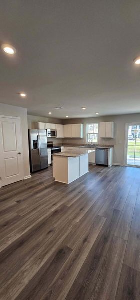 Spacious, unfurnished interior of a new home in , Myrtle Beach (Image 27).