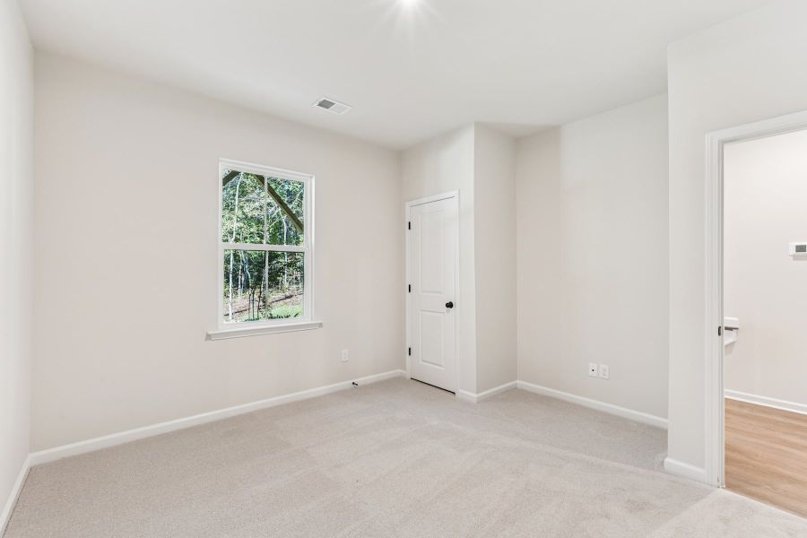Representative unfurnished interior of a home built from the Isla by Tri Pointe Homes in Twinleaf Townes, Chapel Hill (Image 15).