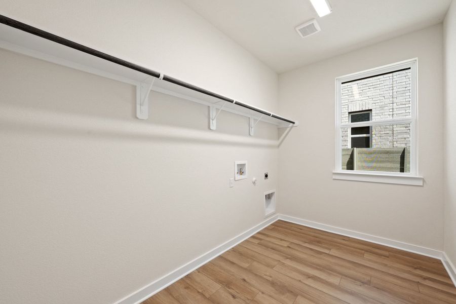 Spacious, unfurnished interior of a new home in Wolf Ranch, Georgetown (Image 40).