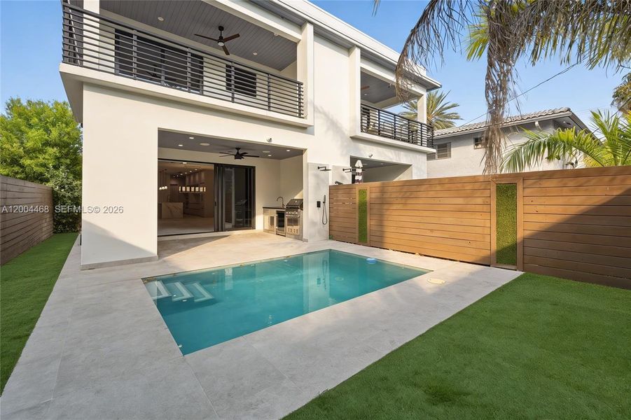 Exterior details and patio area of a home in , Fort Lauderdale (Image 21).