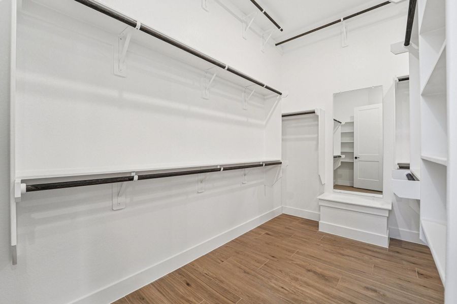 Spacious, unfurnished interior of a new home in Evergreen, Conroe (Image 24).