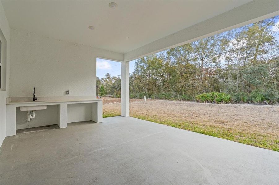 Exterior details and patio area of a home in , Ocala (Image 3).