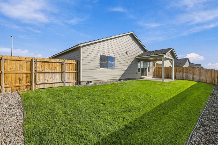 Exterior details and patio area of a home in Upland Meadows, Hermiston (Image 29).