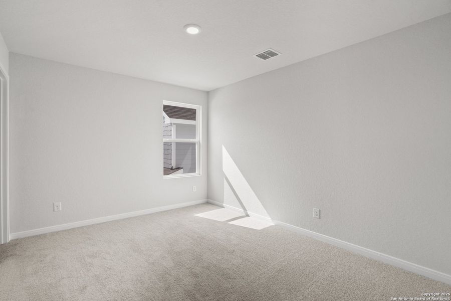 Spacious, unfurnished interior of a new home in Dauer Ranch, New Braunfels (Image 24). Spacious, unfurnished interior of a new home in Dauer Ranch, New Braunfels (Image 24).