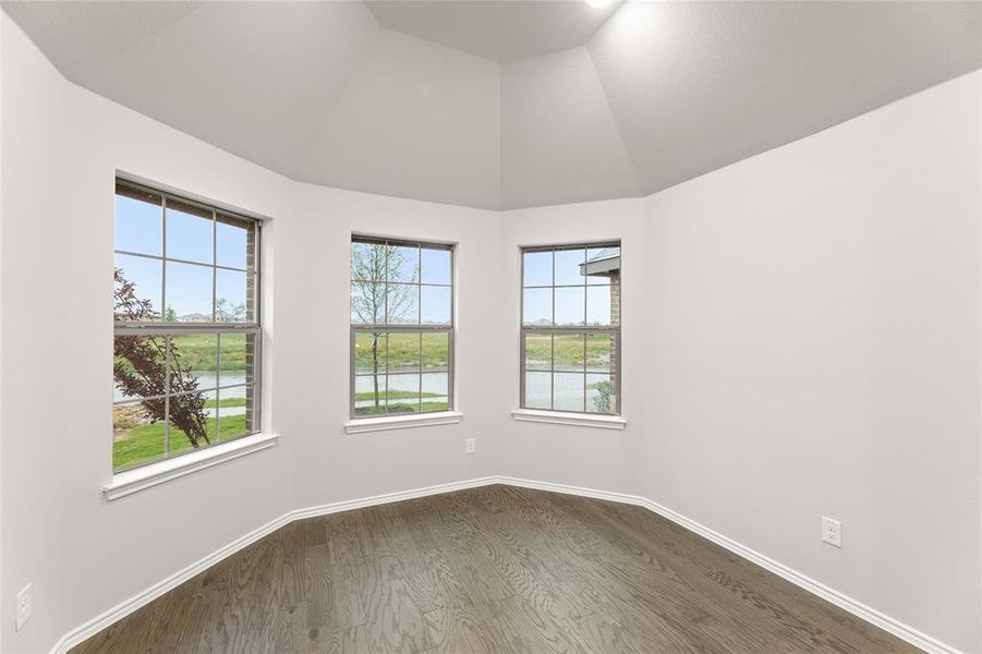 4509 Snakeweed-Breakfast Nook-1