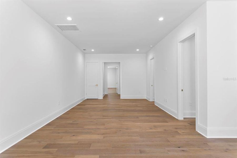 Spacious, unfurnished interior of a new home in , Tampa (Image 73). Spacious, unfurnished interior of a new home in , Tampa (Image 73).