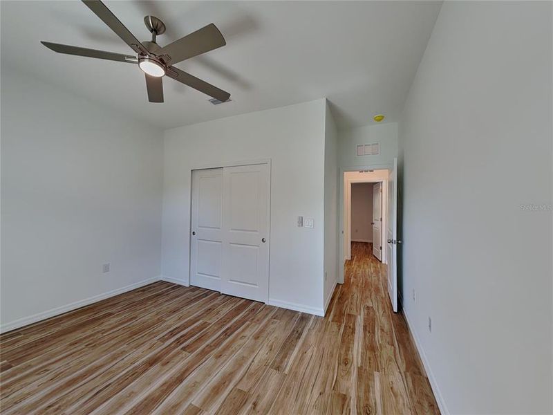 Spacious, unfurnished interior of a new home in , Port Charlotte (Image 13).