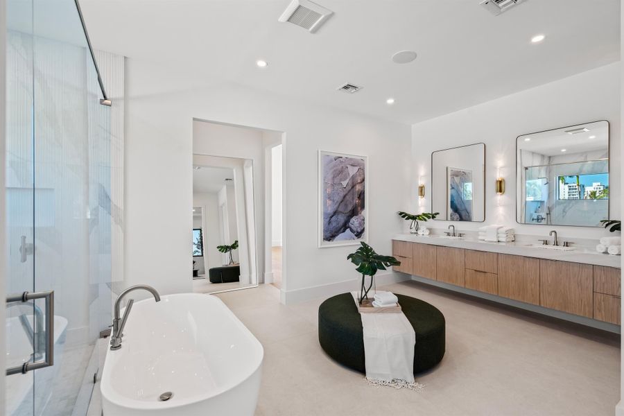 PRIMARY_BATHROOM_LOOKING_IN_DT