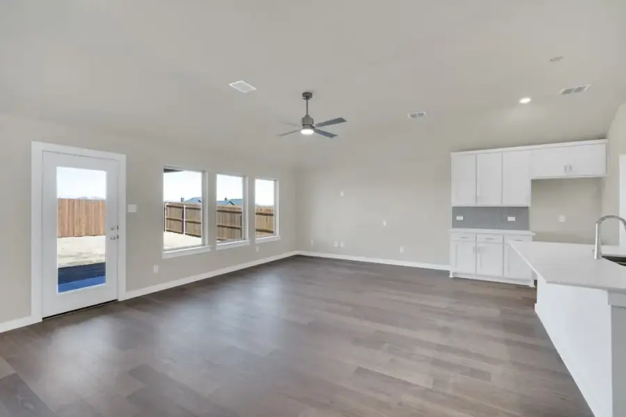 Representative unfurnished interior of a home built from the The Amherst by Lillian Custom Homes in Freeman Farm, Kaufman (Image 51).